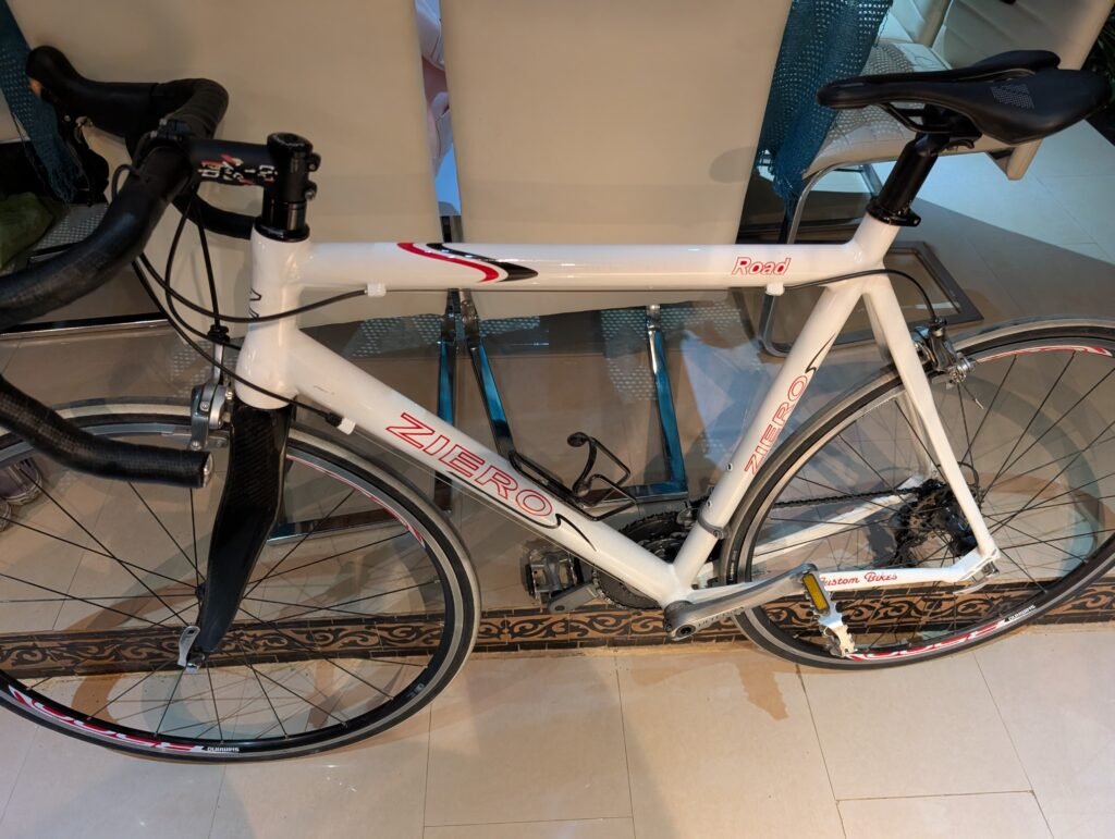 Chaussures Vélo De Course Jason JAT - Taille 41, Blanc/rouge, Fermeture à Cliquet